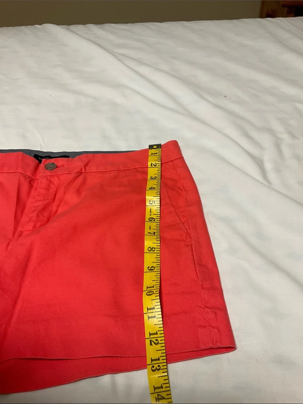 Women’s Banana Republic Hampton Fit Shorts . Coral, Size 8